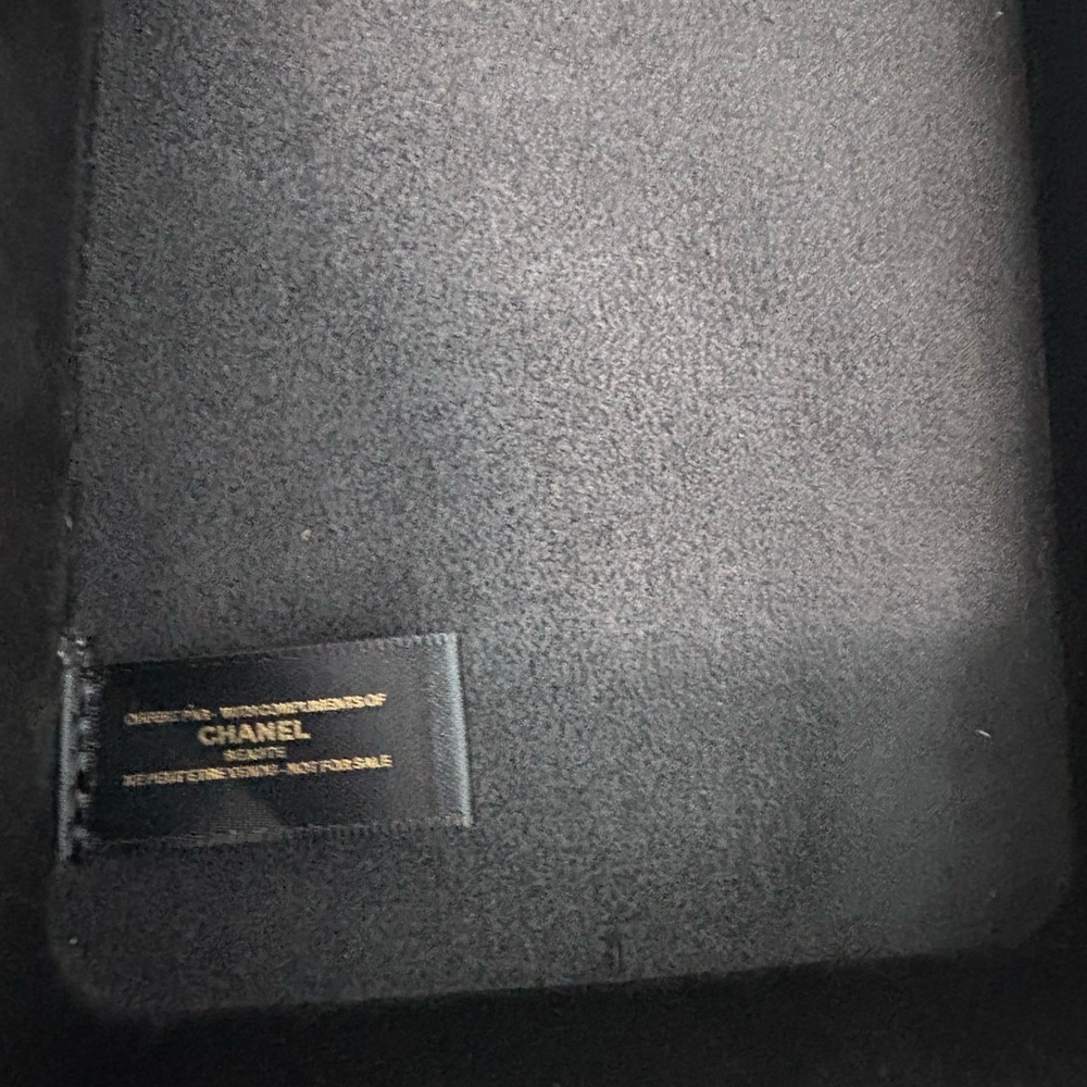 CHANEL beauty Sublimage Black cosmetics Case - Picture 6 of 10